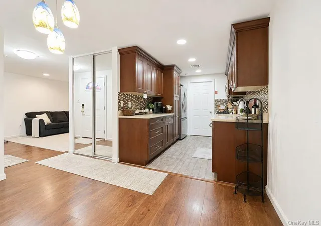 5th image of 275 Brettonwoods Dr, Brookhaven, NY 11727 | MLS# 1033956