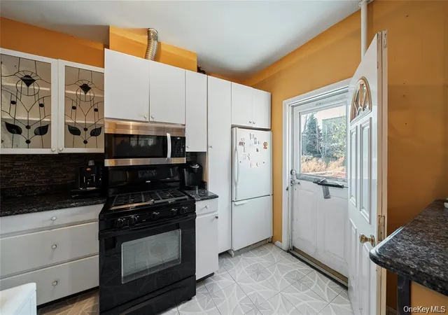 Photo 3 of Sale Pending at 2015 Himrod St, New York, NY 11385 | MLS# 1033967 | Listing updated on 2026-08-26
