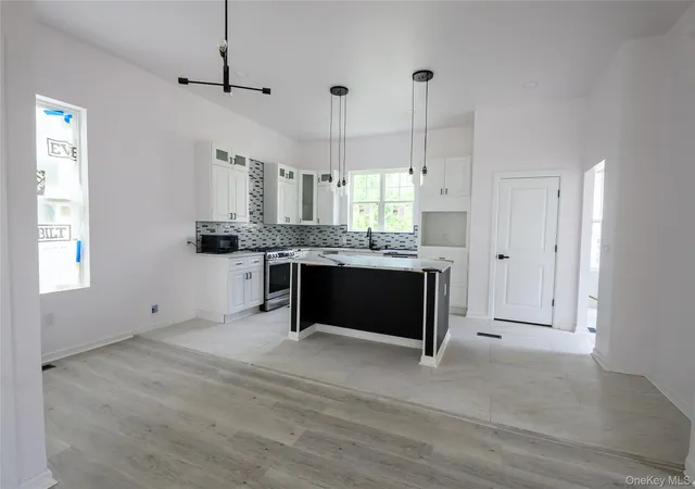 Photo 4 of Single family home for sale at 81 Silver Lake Sctn Rd, Middletown, NY 10940 | MLS# 1033977 | Listing updated on 2026-10-03