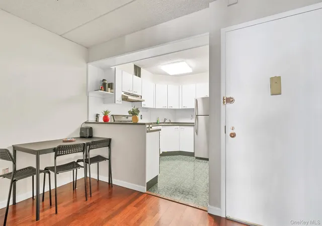 2nd image of 703 Pelham #301, New Rochelle, NY 10805 | MLS# 1034001