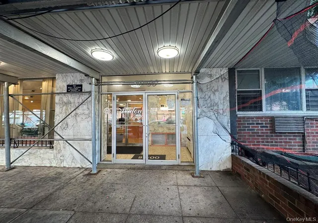 Listing Photo 3 - Condo for sale in building located at 8900 170Th St, New York, NY 11432 - Unit #7D