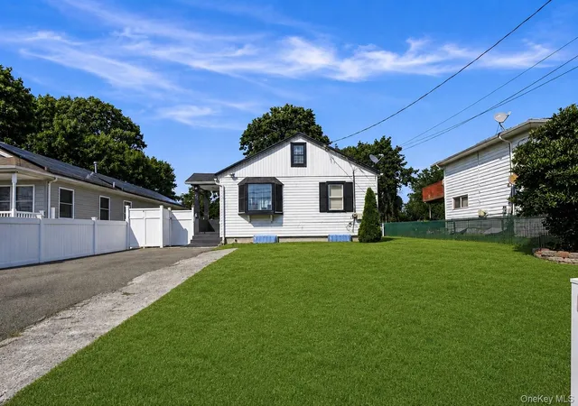 Photo 1 of Sale Pending at 187 Crooked Hl Rd, Islip, NY 11717 | MLS# 1034007 | Listing updated on 2026-09-17
