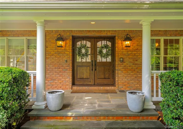 4th image of 17 Hunt Ct, Oyster Bay, NY 11545 | MLS# 1034020