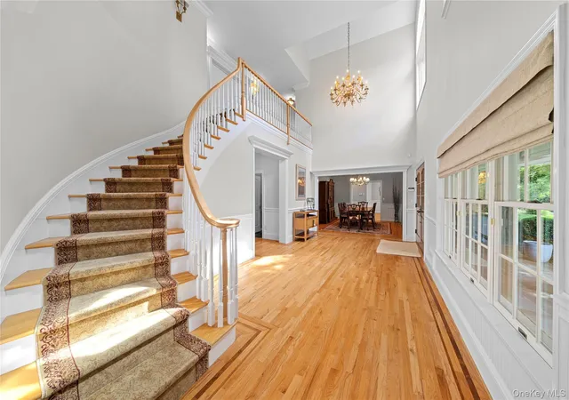 5th image of 17 Hunt Ct, Oyster Bay, NY 11545 | MLS# 1034020
