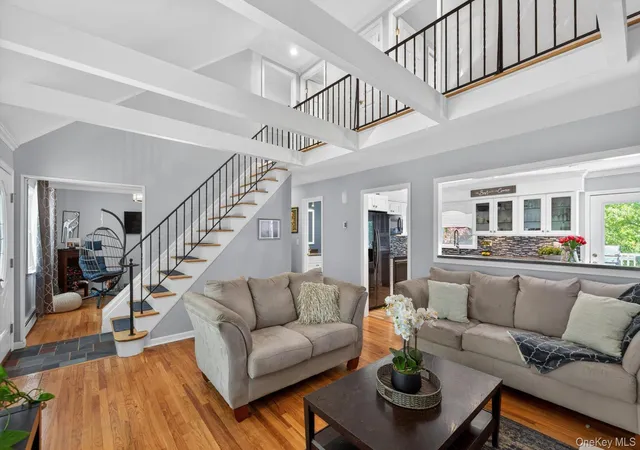 2nd image of 15 Bergen Ct, Huntington, NY 11746 | MLS# 1034026