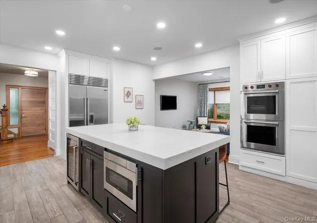 Photo 2 of Sale Pending at 10 Wildwood Rd, Mamaroneck, NY 10538 | MLS# 1034061 | Listing updated on 2026-10-01