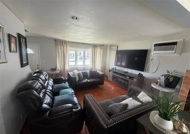 Photo 4 of Single family home for sale at 1556 Adams St, Hempstead, NY 11003 | MLS# 1034086 | Listing updated on 2026-08-04