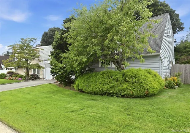 Photo 3 of Single family home for sale at 64 Bridle Ln, Oyster Bay, NY 11801 | MLS# 1034110 | Listing updated on 2026-10-07