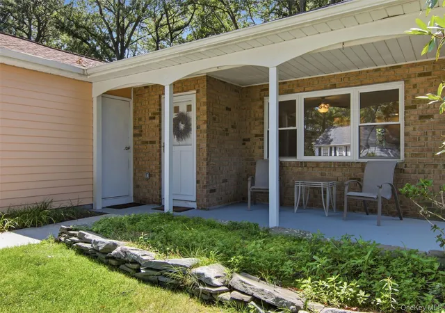 Photo 3 of Sale Pending at 254 Edinburgh Dr, Brookhaven, NY 11961 | MLS# 1034129 | Listing updated on 2026-08-31