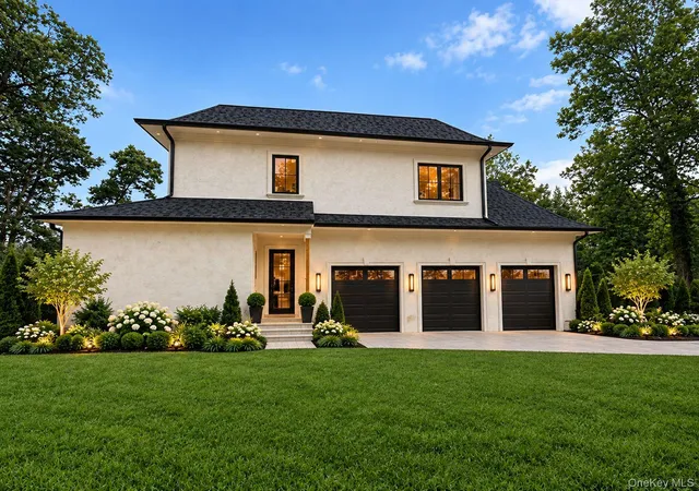 Photo 2 of Mansion for sale at 4 Woods End Rd S, Huntington, NY 11746 | MLS# 1034137 | Listing updated on 2026-09-24