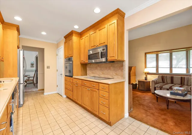 Photo 3 of Sale Pending at 20 Lillian St, Brookhaven, NY 11776 | MLS# 1034140 | Listing updated on 2026-08-26