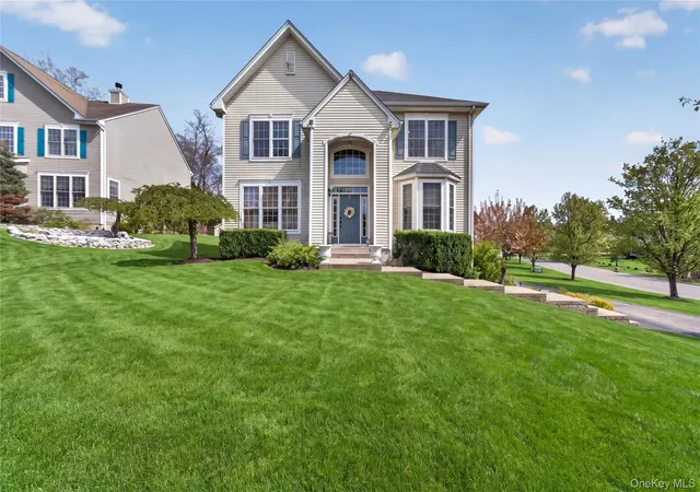 Photo 1 of Single family home for sale at 17 Oldwyck Crescent, Woodbury, NY 10930 | MLS# 1034143 | Listing updated on 2026-09-23