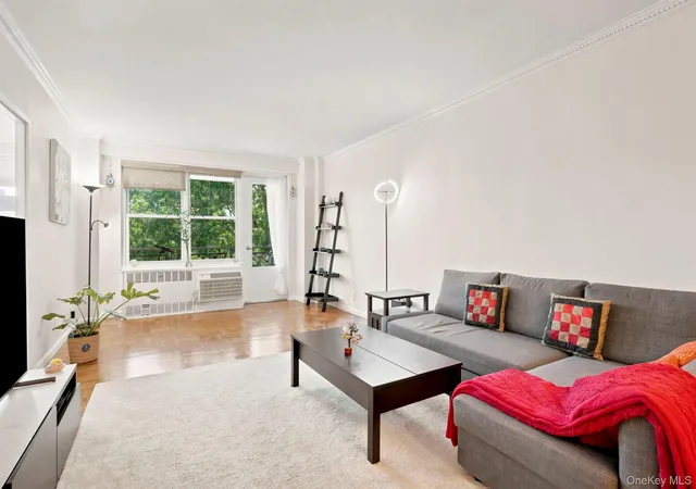 Photo 3 of House for sale at 281 Garth Rd #B5H, Eastchester, NY 10583 | MLS# 1034160 | Listing updated on 2026-10-09