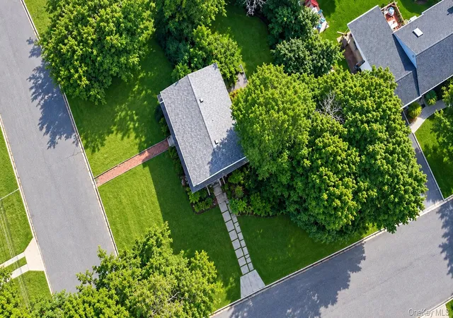 Photo 14 of Single family home for sale at 2 Custom Ln, Brookhaven, NY 11776 | MLS# 1034212 | Listing updated on 2026-10-01