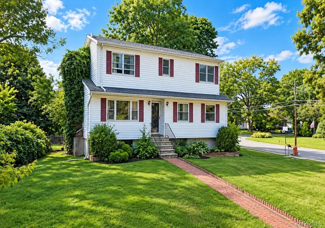 Photo 2 of Single family home for sale at 2 Custom Ln, Brookhaven, NY 11776 | MLS# 1034212 | Listing updated on 2026-10-01