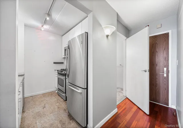 Photo 5 of Condo for sale at 4 Martine Ave #120, White Plains, NY 10606 | MLS# 1034218 | Listing updated on 2026-08-29