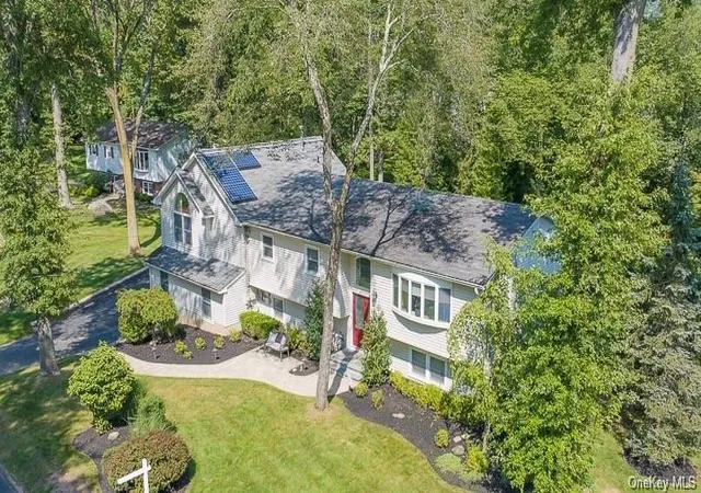 Photo 3 of Sale Pending at 12 Brentwood Dr, Clarkstown, NY 10956 | MLS# 1034232 | Listing updated on 2026-08-24