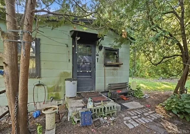 Photo 4 of Sale Pending at 15 Dogwood Rd, Cortlandt, NY 10567 | MLS# 1034245 | Listing updated on 2026-08-29