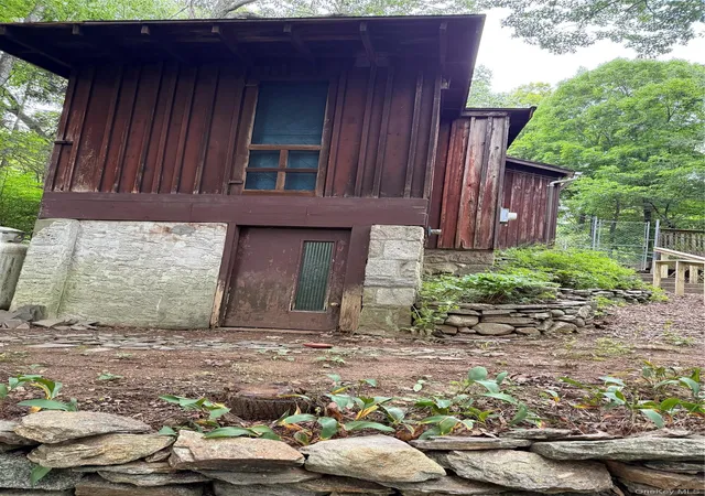 Photo 2 of Sale Pending at 32 Boutonville Rd, Lewisboro, NY 10590 | MLS# 1034248 | Listing updated on 2026-09-01