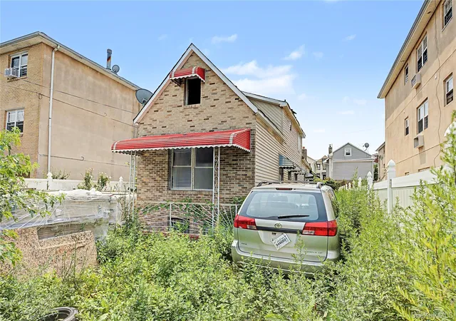 Photo 1 of Single family home for sale at 2923 Bruner Ave, New York, NY 10469 | MLS# 1034277 | Listing updated on 2026-08-04