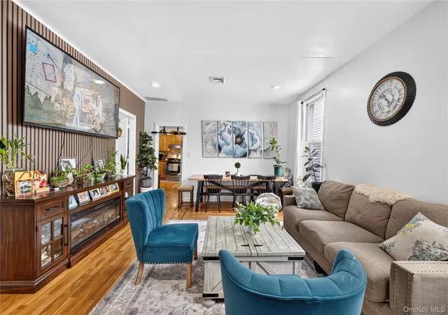 Photo 3 of House for sale at 7630 Park Ln S, New York, NY 11421 | MLS# 1034285 | Listing updated on 2026-09-17