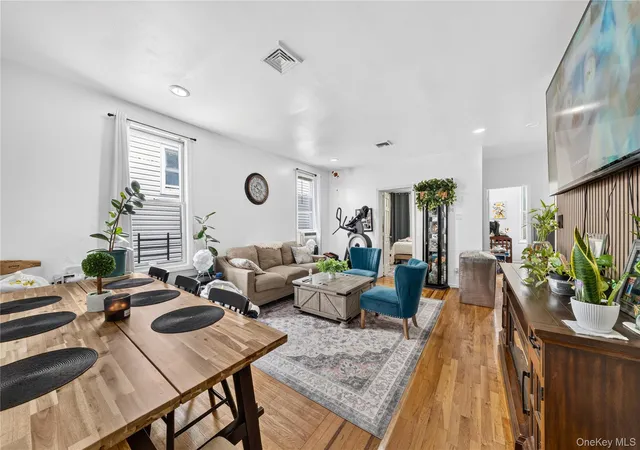 Photo 4 of House for sale at 7630 Park Ln S, New York, NY 11421 | MLS# 1034285 | Listing updated on 2026-09-17