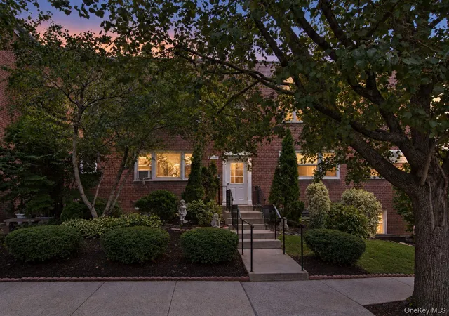 Photo 1 of Sale Pending at 17 Leewood Cir #4R, Eastchester, NY 10709 | MLS# 1034289 | Listing updated on 2026-10-01