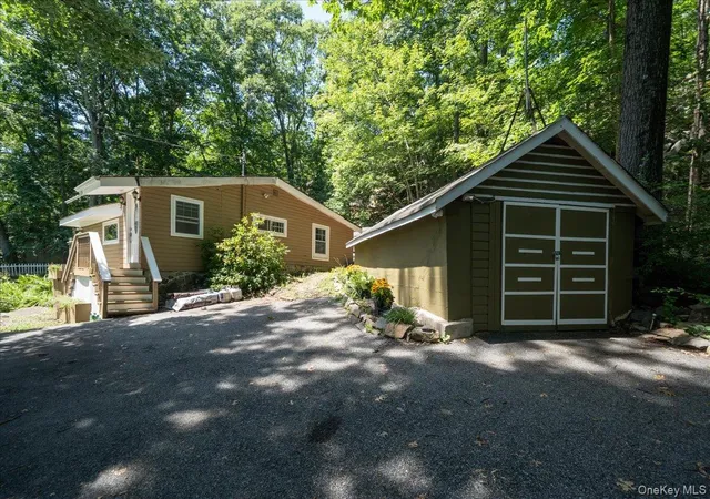 2nd image of 42 Deer Trl S, Warwick (town), NY 10925 | MLS# 1034300