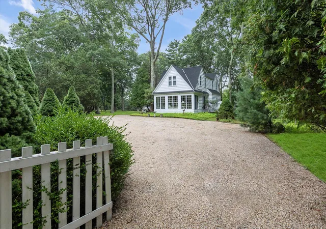 Photo 2 of Single family home for sale at 601 Water Ml Towd Rd, Southampton, NY 11968 | MLS# 1034303 | Listing updated on 2026-09-06