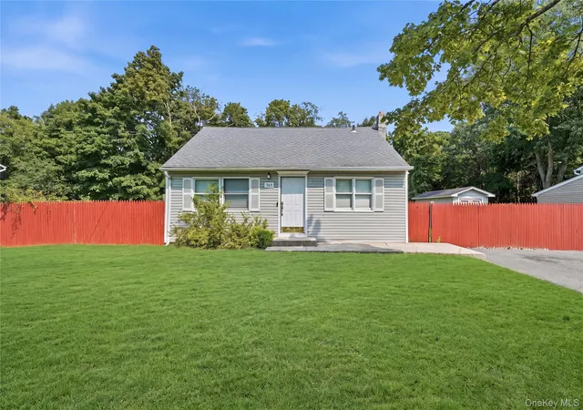 Photo 1 of Single family home for sale at 949 Taylor Ave, Brookhaven, NY 11772 | MLS# 1034333 | Listing updated on 2026-08-22