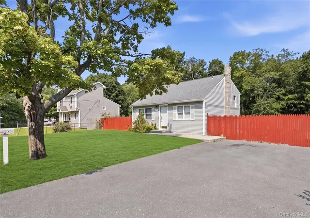 Photo 2 of Single family home for sale at 949 Taylor Ave, Brookhaven, NY 11772 | MLS# 1034333 | Listing updated on 2026-08-22