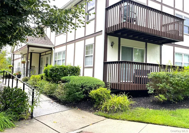 4th image of 660 E Crooked Hill Rd, Orangetown, NY 10965 | MLS# 1034335