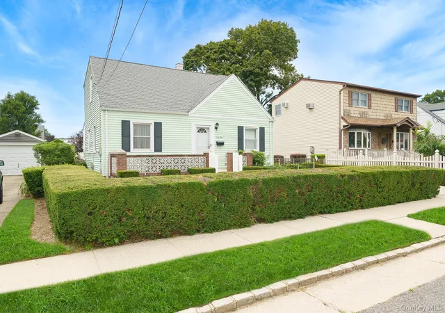 3rd image of 65 5Th St, North Hempstead, NY 11040 | MLS# 1034347