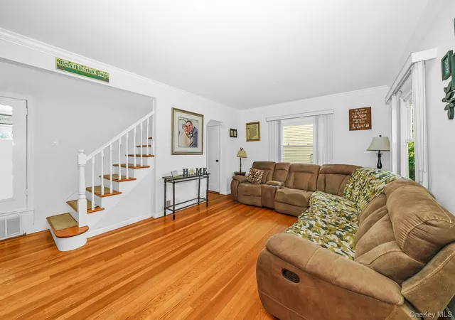 5th image of 65 5Th St, North Hempstead, NY 11040 | MLS# 1034347