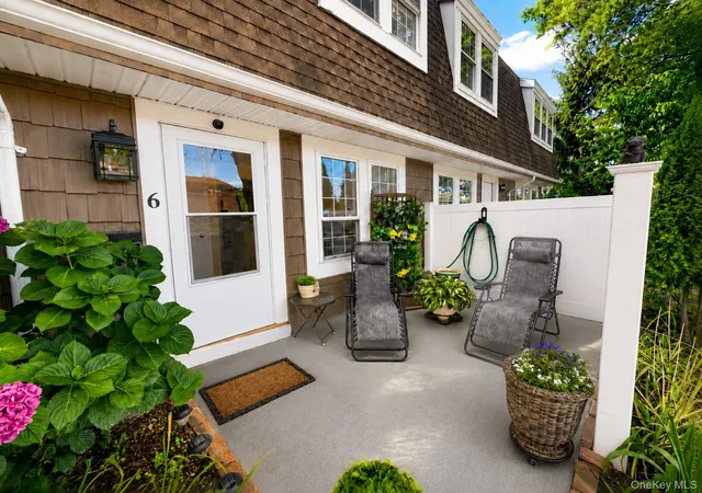 2nd image of 6 Whalers Cvs, Babylon, NY 11702 | MLS# 1034348