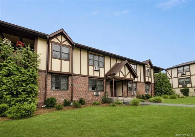 2nd image of 494 Sierra Vista Ln, Clarkstown, NY 10989 | MLS# 1034352