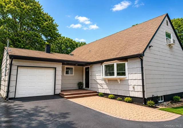 Photo 1 of Single family home for sale at 188 W End Ave, Brookhaven, NY 11967 | MLS# 1034356 | Listing updated on 2026-08-26