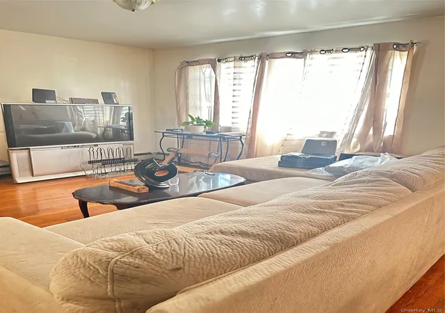 Listing Photo 4 - Condo for sale in building located at 14045 Charles Ln, New York, NY 11413