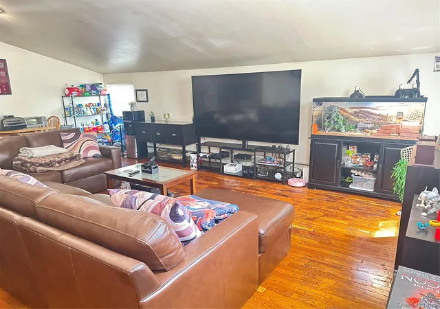 Listing Photo 5 - Condo for sale in building located at 14045 Charles Ln, New York, NY 11413