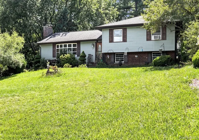4th image of 26 Monroe Dr, Poughkeepsie, NY 12601 | MLS# 1034364