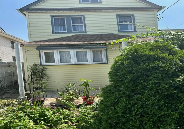 Photo 3 of Single family home for sale at 135 23 Springfield Blvd, New York, NY 11413 | MLS# 1034369 | Listing updated on 2026-08-29