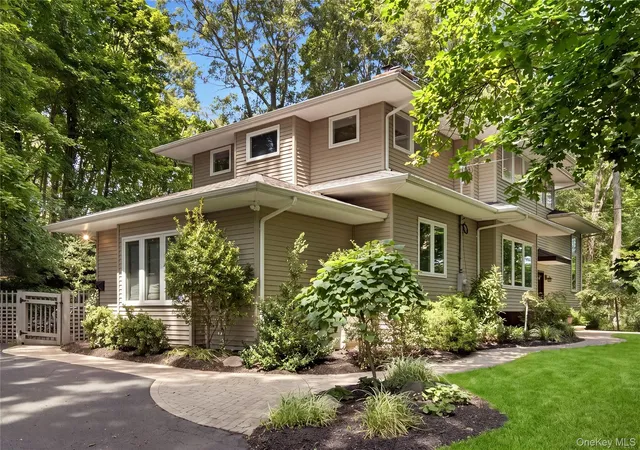 Photo 2 of Sale Pending at 127 Middleville Rd, Huntington, NY 11768 | MLS# 1034370 | Listing updated on 2026-08-22