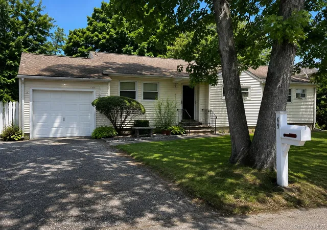 Photo 2 of Single family home for sale at 643 Jayne Blvd, Brookhaven, NY 11776 | MLS# 1034380 | Listing updated on 2026-08-06