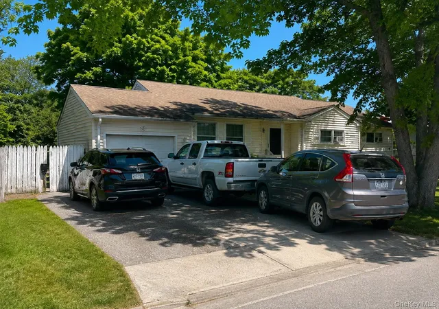Photo 3 of Single family home for sale at 643 Jayne Blvd, Brookhaven, NY 11776 | MLS# 1034380 | Listing updated on 2026-08-06