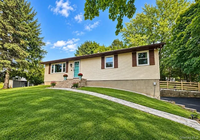 Photo 1 of Single family home for sale at 35 Beverly Dr, Warwick (town), NY 10990 | MLS# 1034381 | Listing updated on 2026-10-07