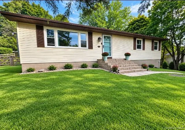 Photo 2 of Single family home for sale at 35 Beverly Dr, Warwick (town), NY 10990 | MLS# 1034381 | Listing updated on 2026-10-07