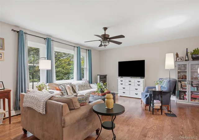 Photo 4 of Single family home for sale at 35 Beverly Dr, Warwick (town), NY 10990 | MLS# 1034381 | Listing updated on 2026-10-07