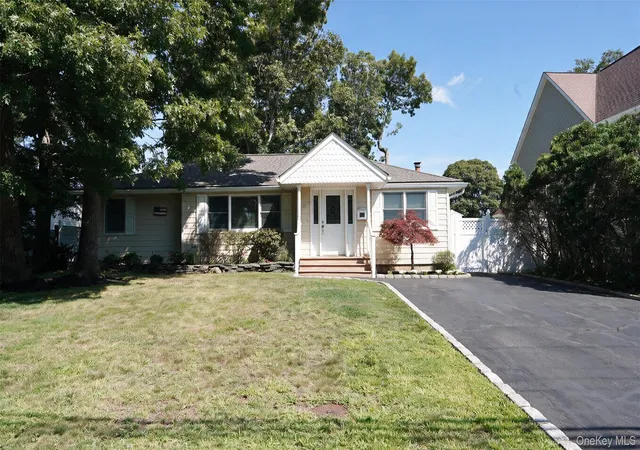 Photo 1 of Single family home for sale at 15 Marianna Pl, Islip, NY 11730 | MLS# 1034401 | Listing updated on 2026-09-13