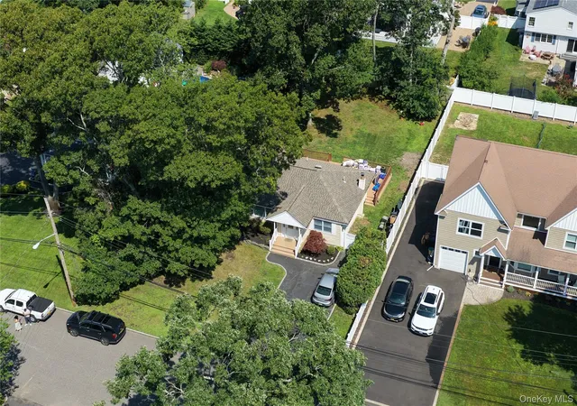 Photo 1 of Single family home for sale at 15 Marianna Pl, Islip, NY 11730 | MLS# 1034401 | Listing updated on 2026-09-20
