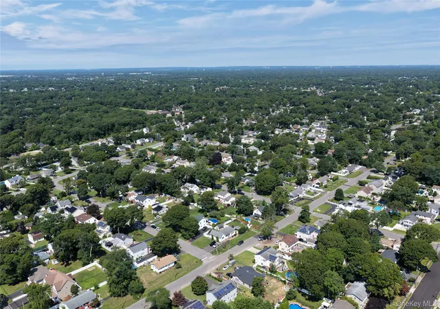 Photo 3 of Single family home for sale at 15 Marianna Pl, Islip, NY 11730 | MLS# 1034401 | Listing updated on 2026-09-13